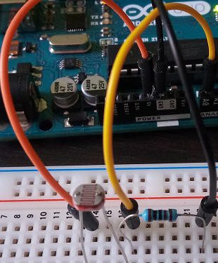 Measure brightness with Arduino and a photoresistor
